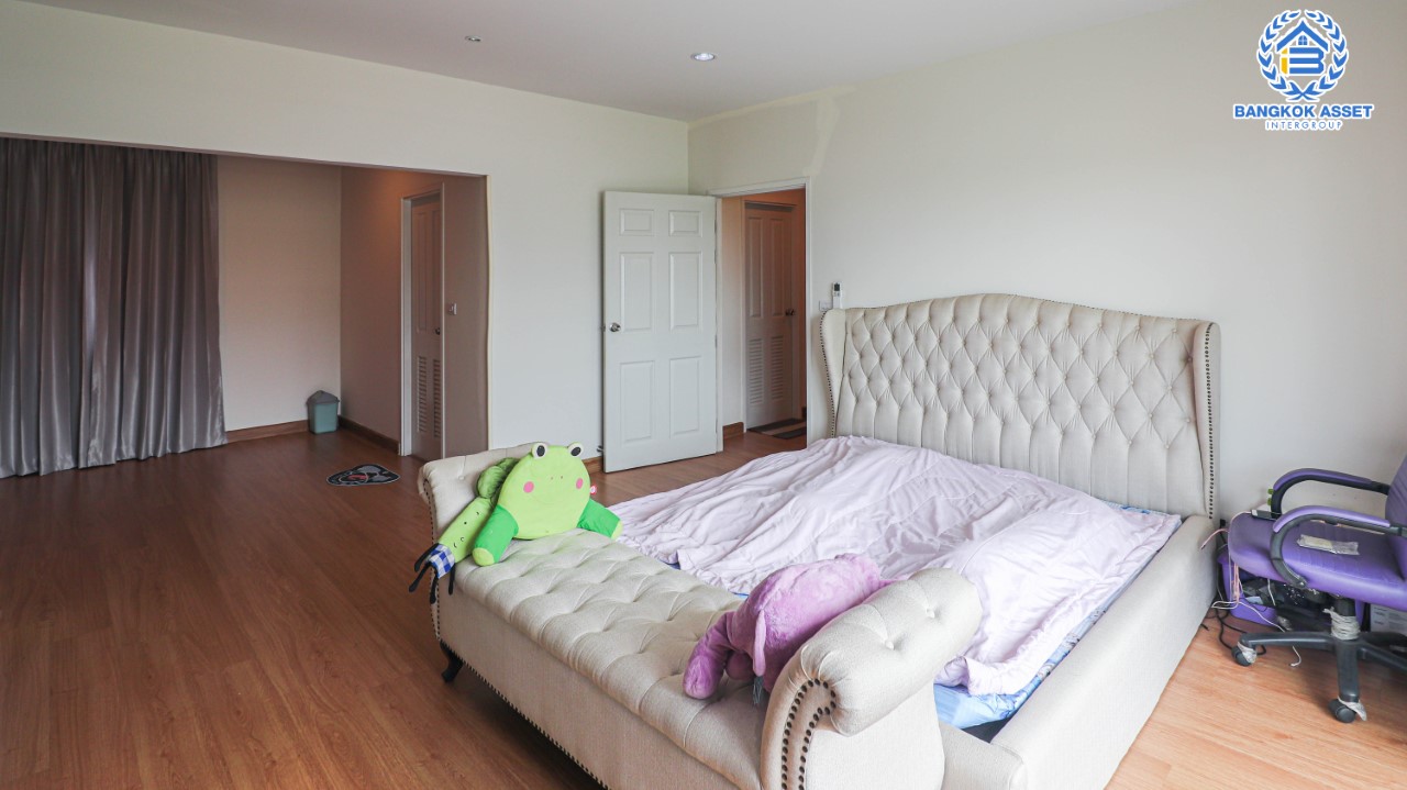 บ้านเดี่ยวมือสอง ม.ภัสสร26 ราชพฤกษ์-ติวานนท์ หลังมุม เนื้อที่กว้างขวางกว่า 90.90 ตร.ว. ฟังก์ชัน 3 ห้องนอน 3 ห้องน้ำ จอดรถได้ 2 คัน สภาพใหม่เหมือนมือหนึ่ง พร้อมเข้าอยู่ ทำเลเดินทางสะดวก หน้าโครงการติดถนนถนนราชพฤกษ์ ใกล้ทางด่วน "ศรีสมาน"